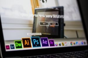 adobe-photoshop-data-desk-693892-min
